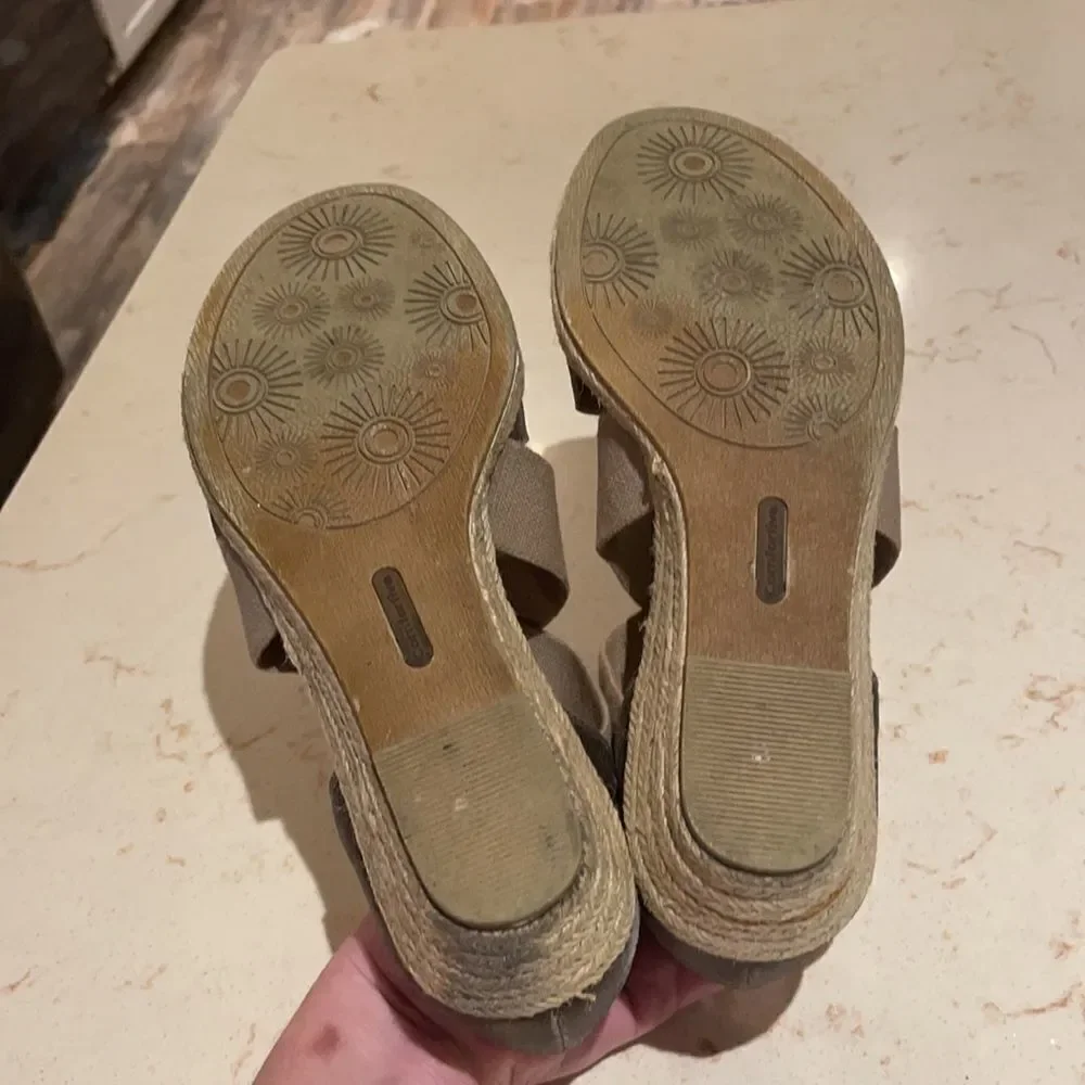 Comfortiva with Pillowtop espadrille strapped sandals SZ 8